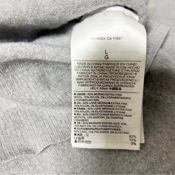 Banana Republic Extra Fine Merino V-Neck Sweater Women’s Sz L Light Gray Soft - Picture 9 of 9
